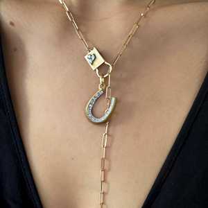 Pendentif fer à cheval en or 14 carats avec diamant de laboratoire, serti pavé, monture noircie, minimaliste, breloque amovible, pour usage quotidien, or 10k 14k 18k - Product Image 2