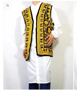 Chaleco clásico afgano de terciopelo granate para hombre con adornos tradicionales de monedas y bordados intrincados con espejos, estilo tribal Kuchi. - Product Image 6