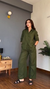 ชุดลำลองสำหรับสาวๆ สไตล์เก๋ เสื้อคอวีติดกระดุม แขนยาว พร้อมกางเกง ผลิตในอินเดีย ลายบล็อกสี ผ้าเรยอนเนื้อดี สินค้าขายดี - Product Image 2