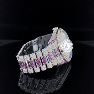 Montre de luxe blanche sertie de diamants Moissanite très demandée avec bracelet en acier inoxydable, bijoux hip-hop de luxe disponibles à la vente - Product Image 2