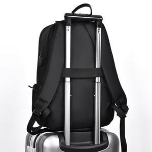 Mochila Negra de Nailon con Cierre de Cremallera y Bolsillo Interior, Uso Diario, Unisex, Estilo Minimalista, Diseño Impermeable, Gran Capacidad - Product Image 5