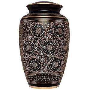 Urnes funéraires décoratives en laiton de style vintage avec motifs gravés à la main et finitions riches pour un hommage sincère - Product Image 3