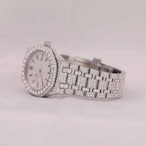 Montre de luxe en moissanite pour hommes et femmes, bracelet serti de diamants, utilisation quotidienne, cadran en verre, finition brillante de haute qualité - Product Image 3