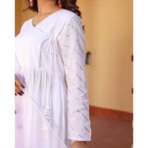 Angrakha blanc peint à la main avec dupatta, taille XS, en rayonne, broderie exquise, style décontracté, Inde Pakistan - Product Image 1