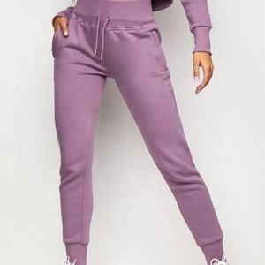 Conjunto Deportivo de Sudadera con Capucha y Top Corto, Diseño Moderno, Color Morado Sólido, Corte Regular, con Logotipo Personalizado, para Mujer, en Felpa Gruesa - Product Image 6