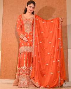 Salwar Kameez brodé orange avec dupatta pour femmes |   Ensemble de vêtements pakistanais pour mariage et fêtes, richement orné de zari et de sequins - Product Image 1