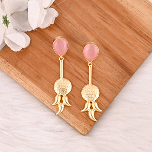 Boucles d'oreilles élégantes en laiton plaqué or avec pierre précieuse œil de chat rose sertie, bijoux de mode pour femmes - Product Image 2
