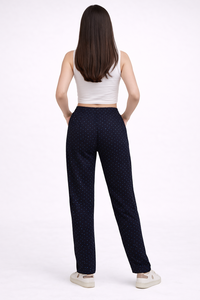 กางเกงวอร์มลายจุดสีน้ำเงินกรมท่าสำหรับผู้หญิง ผลิตจากผ้าเนื้อนุ่ม ระบายอากาศได้ดี น้ำหนักเบา ให้ความสบายเหนือระดับ - Product Image 3