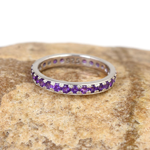Anillo de Eternidad de Plata de Ley 925 Maciza para Mujer con Amatistas Engastadas en Pavé, Estilo Clásico, Joyería Fina para Uso Diario - Product Image 4