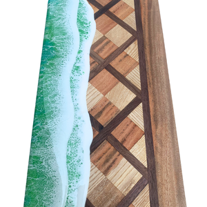 Planche à découper moderne en bois avec résine bleue, design champêtre, finition miroir, poignée en bambou, réutilisable, durable, décoration de cuisine - Product Image 4