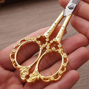 Tijeras Retro Clásicas para Cutículas, Tijeras de Costura para Manualidades, Tijeras de Sastre para el Hogar, Tijeras de Acero Inoxidable Duraderas para Tejidos y Hilos - Product Image 4