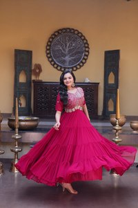 Vestido de Novia de Lujo Más Vendido para Mujer, Vestido de Noche Elegante de Proveedor Indio a Precio de Mayoreo - Product Image 2