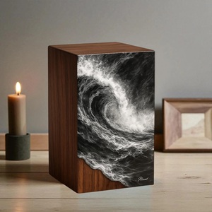 โกศไม้ทำมือสีดำและขาวลายคลื่นทะเล สำหรับบรรจุอัฐิคนขนาดกลาง 9x5.5 นิ้ว - Product Image 1