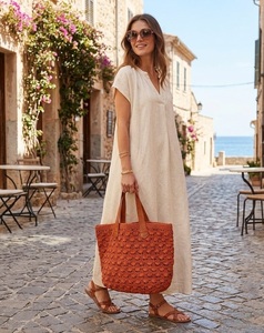Bolso de Mano de Ganchillo Rosa Estilo Bohemio con Parte Superior Abierta para la Playa de Verano - Product Image 2