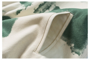 Blouson universitaire coupe droite pour homme, vert et blanc, peint à la main, coupe-vent, col montant, style décontracté, idéal pour l'automne - Product Image 5