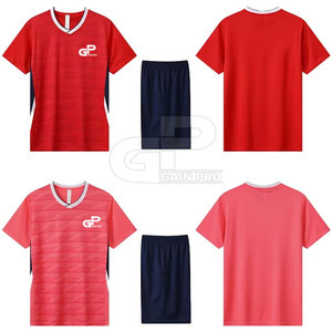 Ensemble de tenue de football pour hommes, maillot et short respirants, idéal pour les matchs de compétition et les séances d'entraînement quotidiennes - Product Image 4