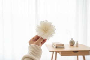 Fleur de dahlia, fleurs en bois de Sola 9-9,5 cm, tige en fibre de plantes de Sesbania, aromathérapie artisanale - Product Image 4