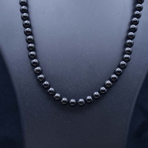 Collar de cuentas de ónix negro hecho a mano, joyería de piedra negra con cierre dorado, collar minimalista, regalo de San Valentín. - Product Image 2