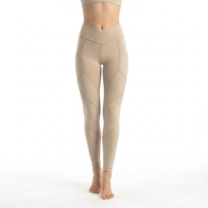 Leggings de pole dance pour femmes, fabriqués avec un tissu de qualité, coupe flexible et coutures lisses pour la pratique du fitness. - Product Image 1