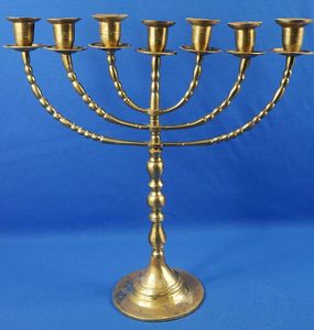 Candelabro de latón con siete brazos para actividades religiosas, diseño duradero - Product Image 2