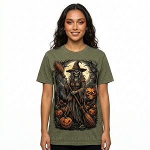 Camiseta de Halloween Personalizada para Mujer, Diseño Vintage Verde con Gráficos de Calabaza y Bruja, Estampado de Terror, Corte Holgado, Algodón, Fabricación en Masa - Product Image 1