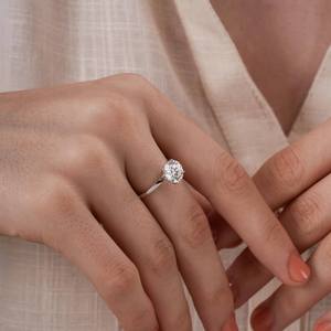 แหวนเพชรแล็บพรีเมียม ทองคำขาว 14K ชุบโรเดียม สำหรับผู้หญิง สไตล์วินเทจ สำหรับงานแต่งงานและหมั้น 1.5 กะรัต VVS บริลเลียนท์ พร้อมใบรับรอง IGI - Product Image 2