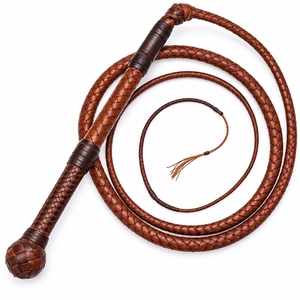 Látigos de cuero artesanales trenzados con diseño tradicional, ideales para exhibición decorativa y colección, ligeros. - Product Image 1
