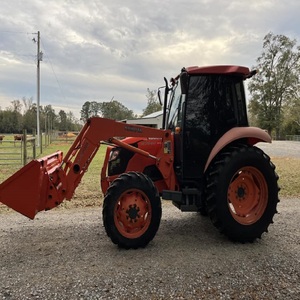 Offre de Gros : Tracteur Kubota M7040 4x4 avec Cabine, 70 CV, 645 Heures, Commandes Hydrauliques Arrière Doubles, Pompe Hydraulique Nominale 40 CV - Product Image 3