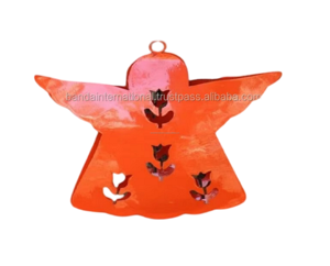 Étoile à suspendre en fer Noël avec décor à suspendre en métal fini de couleur orange avec motif coeur et revêtement en poudre orange - Product Image 1