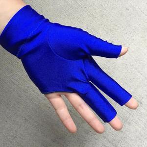 Lightweight Nylon Spandex Stretchable Pool Cue Snooker Gloves Three Finger Design Custom Logo Touchscreen Compatible Adjustable - Product Image 4