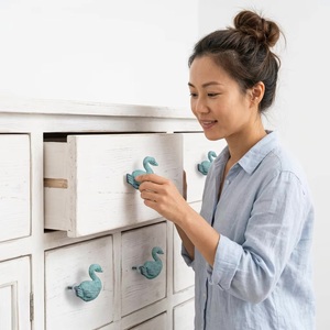 Pomo de Gabinete Moderno Ba Swan de Aleación de Zinc con Acabado Azul Lavado, Fácil Instalación, Tirador para Muebles de Cocina y Armario - Product Image 4