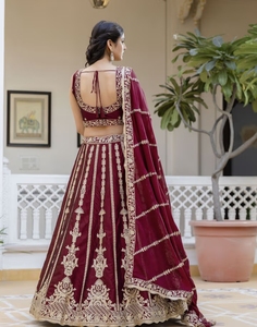 Lehenga KV Maroon Art Silk, con relieve y adornos, tradicional, para bodas y fiestas de otoño, semisellado, sin arrugas, de secado rápido y reversible. - Product Image 4