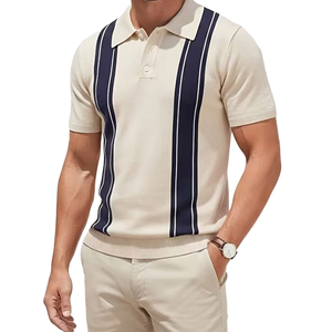 Polo de punto con rayas costeras: Donde el confort se une al estilo elegante. Lo clásico nunca pasa de moda. Un polo. Ocasión sin fin - Product Image 1