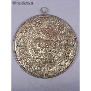 Colgante de pared de Mandala De León tibetano de latón hecho a mano de 8 pulgadas de Nepal para el hogar y la decoración de la pared Artículo hecho en Nepal - Product Image 1