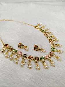 ชุดเครื่องประดับทองเหลืองคลาสสิกสุดหรูสำหรับผู้หญิงสร้อยคอแบบอินเดียประกายสำหรับงานแต่งงานและงานเลี้ยง - Product Image 5