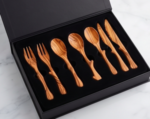 Juego de cubiertos de madera, cuchillo, tenedor, cuchara, diseño minimalista, acabado mate, producto ecológico para vajilla, uso en camping y uso doméstico. - Product Image 3