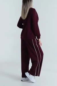 Ensemble de survêtement en velours antistatique à capuche avec logo personnalisé pour femmes - Design 2-en-1 écologique avec crop top et pantalon de jogging - Product Image 4