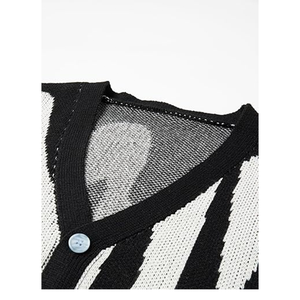 Cardigan en tricot classique boutonné pour homme - Product Image 3