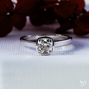 Anillo Solitario con Diamante Cultivado en Laboratorio con Corte Cojín en Oro Blanco de 10K, Certificación IGI, para Regalo de Compromiso, Boda o Aniversario - Product Image 1