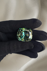 มอสซาไนต์ทรงสี่เหลี่ยมสีน้ำเงินขนาด 36.80 กะรัต แบบคุชชั่นคัท ทำด้วยมือ ความใสระดับ VVS ของขวัญสำหรับเธอ - Product Image 3