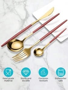 Elegante juego de cubiertos de metal diseñados para un agarre cómodo y un uso duradero durante las experiencias gastronómicas diarias - Product Image 4