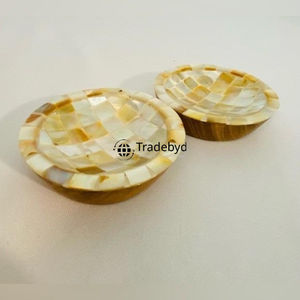 Bol de service décoratif artisanal de style ange avec incrustation de nacre de luxe par Tradebyd - Product Image 3