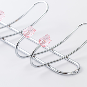 Estante de Alambre Metálico Cromado con Ganchos, Organizador Moderno para el Hogar - Product Image 2