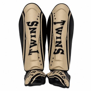 เป้าซ้อมมวยคู่ฝึกซ้อมคุณภาพดีที่สุด  แผ่นรองขาหนังเมทัลลิกสีเงินแท้ พิมพ์ลายดิจิตอลสีดำ สำหรับมวยไทย - Product Image 5
