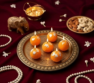 Vela Aromática Artesanal Moderna de Cera de Soja con Aroma a Naranja, Set Artístico para Decoración del Hogar en Diwali, Encanto de Dulces Indios Personalizados - Product Image 3