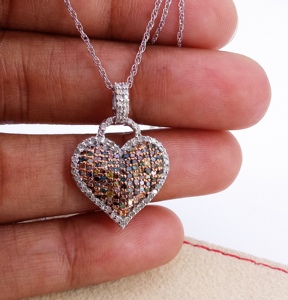 จี้เพชรแท้หลากสีรูปหัวใจ JEWELSPAARK 0.95 กะรัต สำหรับผู้หญิง เงินแท้ 925 ชุบโรเดียม 18k - Product Image 3