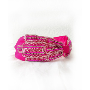 Bandeau en tissu rembourré fait main rose vif pour bébés filles et enfants, avec broderie de cristaux, large accessoire pour cheveux pour les fêtes - Product Image 1