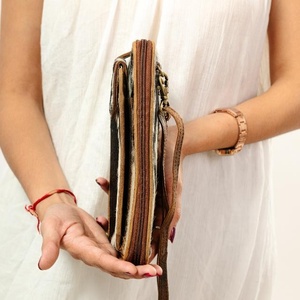 Bolso cruzado pequeño de cuero de vaca de Diseño exótico para mujer, bolsillo tallado para teléfono móvil, estilo occidental para ocultar el cabello - Product Image 4