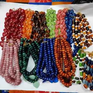 Colliers de perles corail sur mesure, épais et ornés de perles, dans des couleurs et tailles variées, pour la revente et les créations en résine - Product Image 4