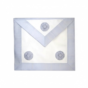 Delantal de Maestro Masón con 3 Rosetas, 39x33cm, Rito Escocés Rectificado (RSR), Tela Bordada a Mano, Regalia de Lujo para Logia Azul - Product Image 4